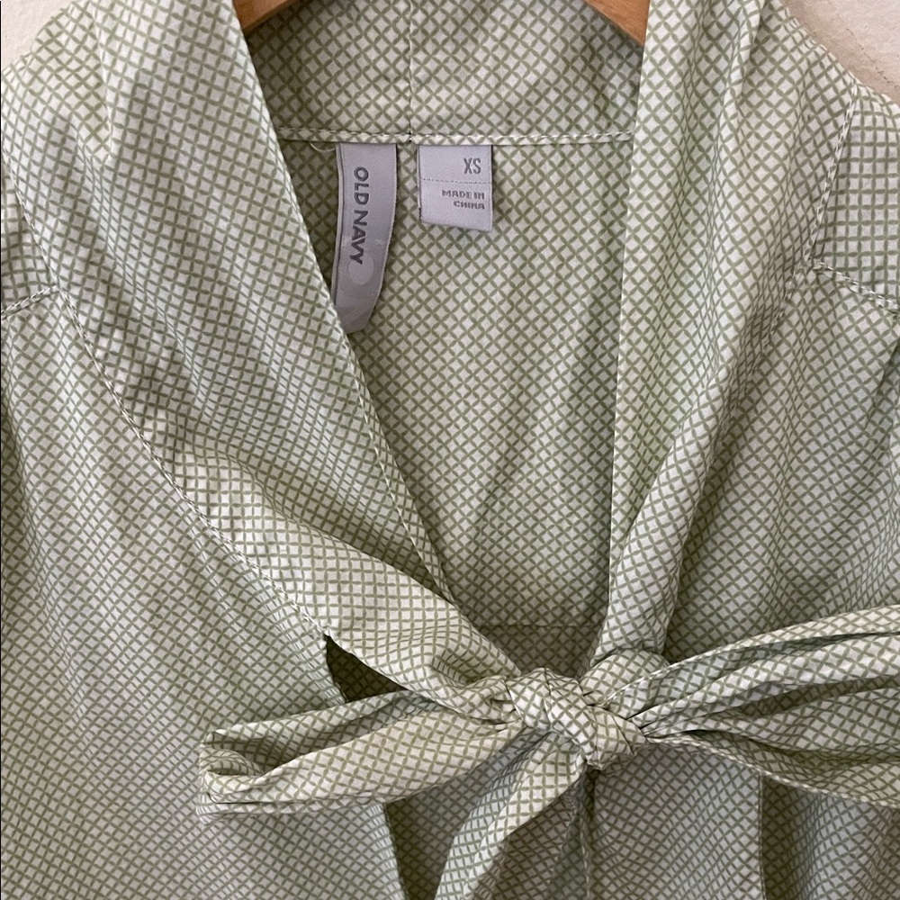 Old Navy Light Green Geometric Top with front tie XS - Picture 4 of 5